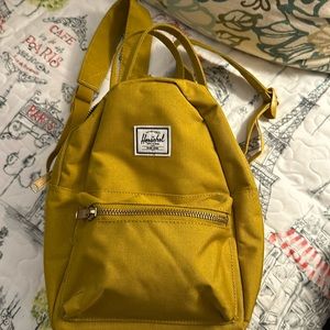 Herschel mini backpack NWOT perfect condition.